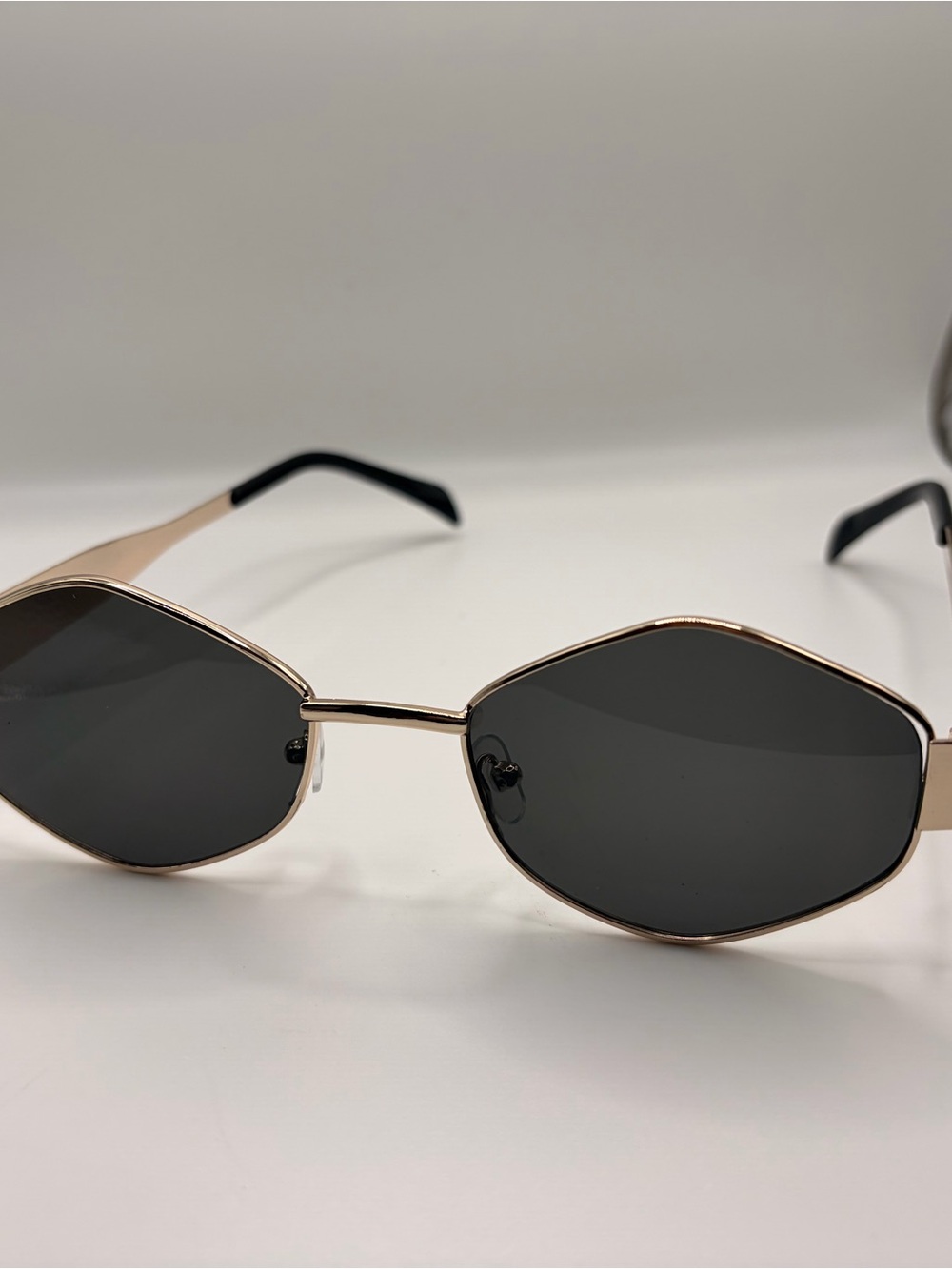 Metal Frame Black Lens Women's Sunglasses - Gold Trim